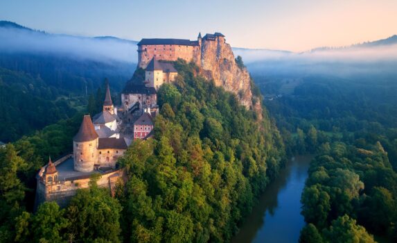 世界の城　オラヴァ城　スロバキアの風景