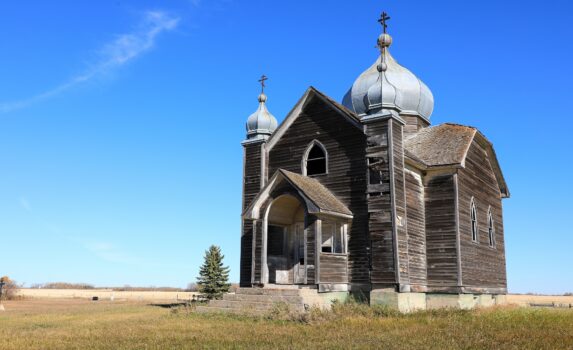 大草原の教会　カナダの風景