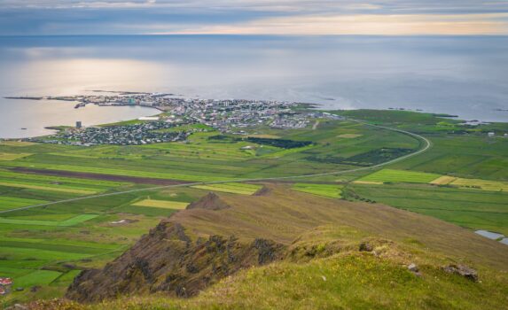 アクラフィヤットル山から見るアクラネースの風景　アイスランドの風景