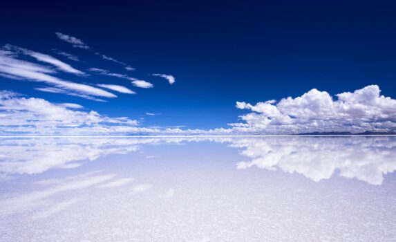 ウユニ塩湖　ボリビアの風景