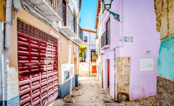 グラナダの路地　スペインの風景