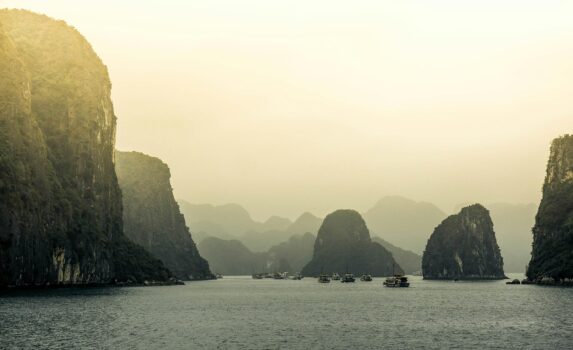 ハロン湾の絶景　ベトナムの風景