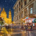 ブダペストのクリスマス風景　冬のハンガリー　クリスマスシーズンの夜の風景