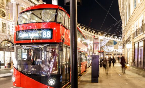 ロンドンのクリスマス・イルミネーション　イギリスのクリスマスの風景