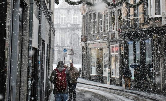 雪のマーストリヒト　冬のオランダの風景