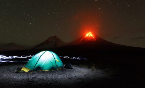 カムチャッカ半島の夜　クリュチェフスカヤ山　ロシアの風景