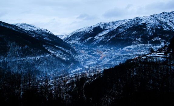 エストレラ山脈の絶景　ポルトガルの風景