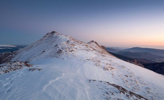 冬のチュカシュ山　冬のルーマニアの風景