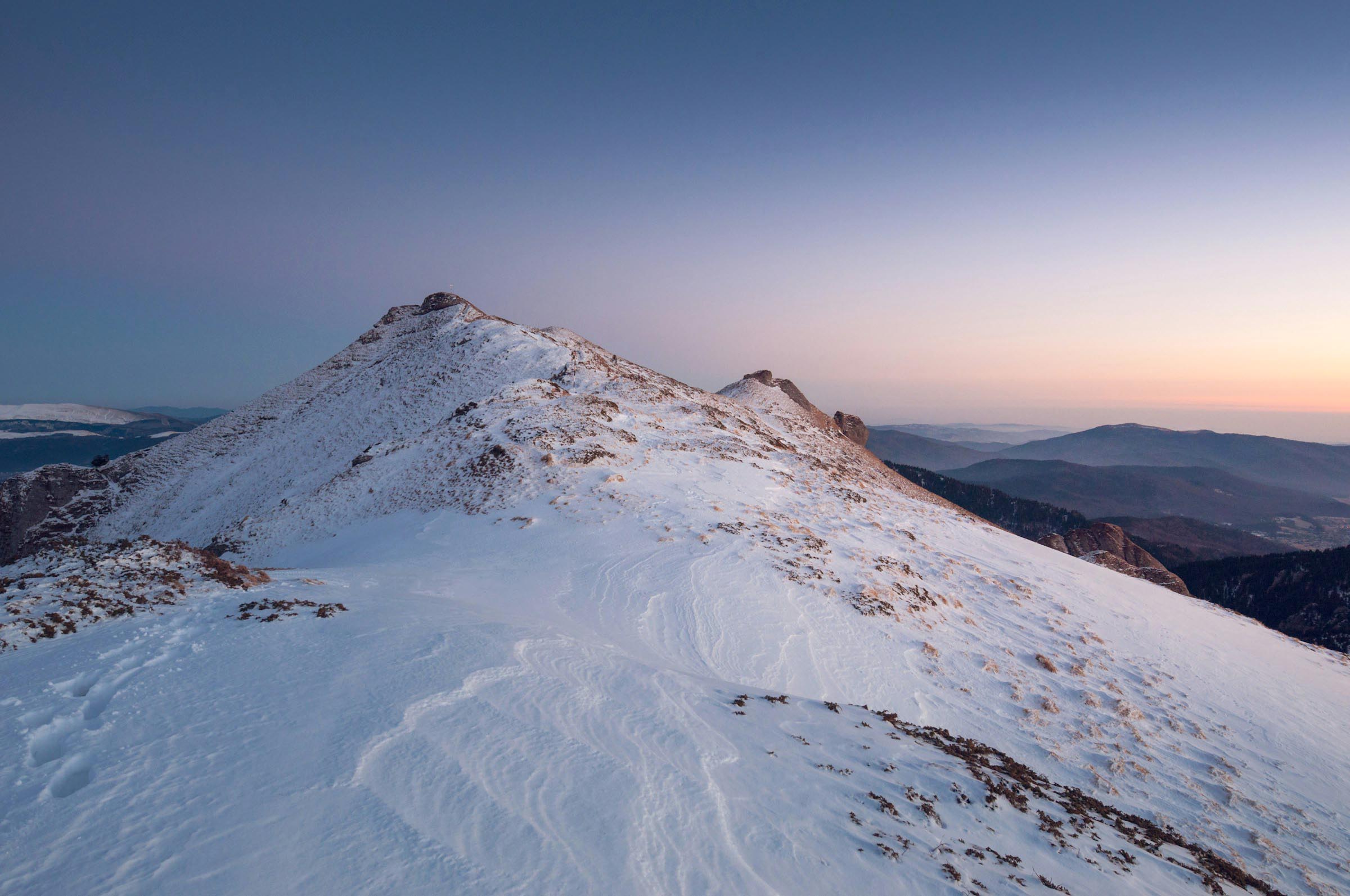 冬のチュカシュ山　冬のルーマニアの風景