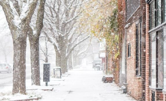 雪の日のオマハの町並み　冬のネブラスカ州　米国の風景