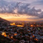 トビリシの夕暮れの町並み　ジョージアの風景