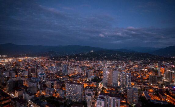 バトゥミの夜景　ジョージアの風景