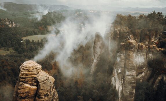ザクセンスイスの奇岩群　ドイツの風景