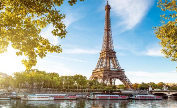 秋のエッフェル塔　秋のパリの風景　フランスの秋の風景