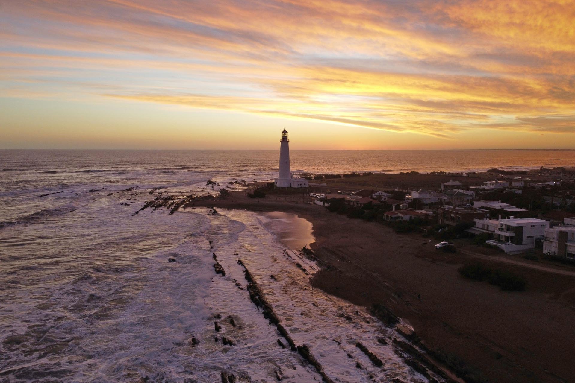 ラ・パロマ・ロチャの夕暮れ　ウルグアイの風景