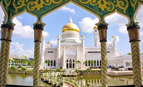 スルターン・オマール・アリ・サイフディーン・モスク　バンダルスリブガワンの風景　ブルネイの風景