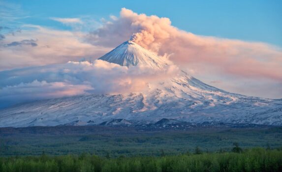 クリュチェフスカヤ火山　カムチャッカ半島の火山　ロシアの風景