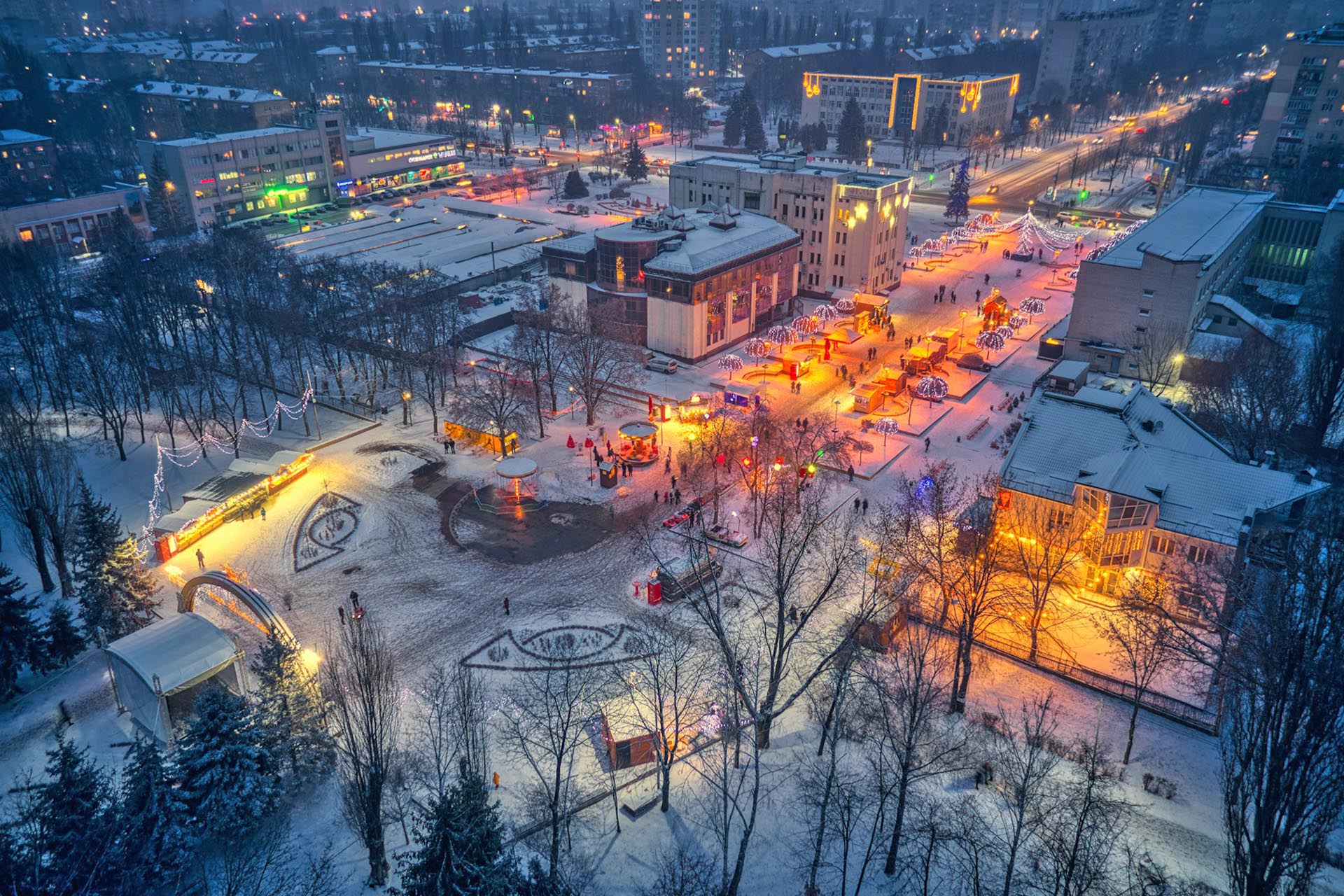 冬のキーウ　ブロヴァリー　ウクライナの風景