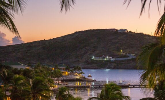 マモラ ベイの夕景　アンティグア・バーブーダの風景