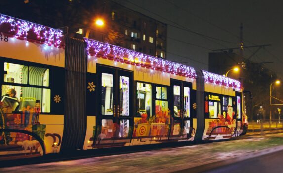 夜のワルシャワ　ポーランドの風景