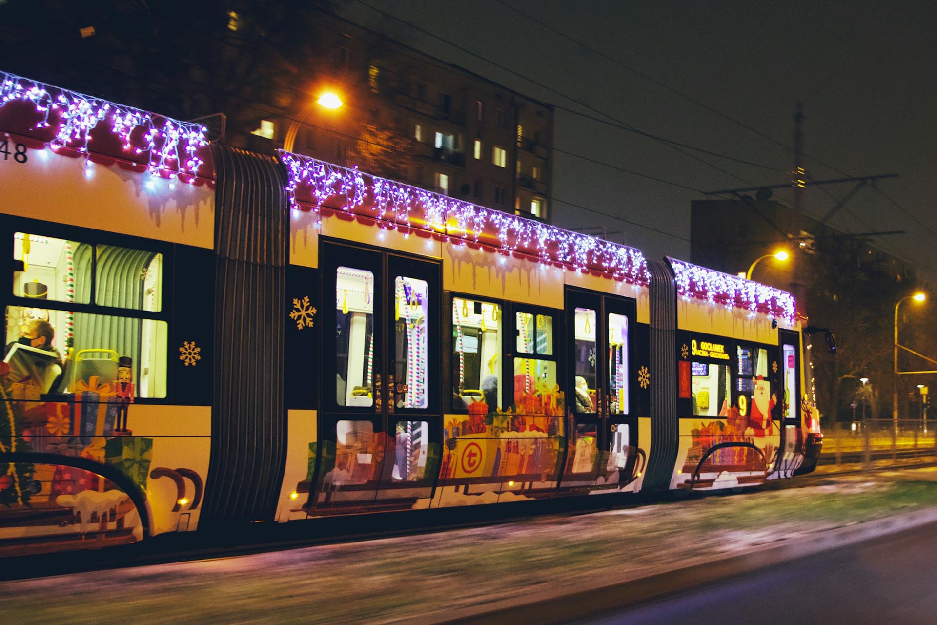 夜のワルシャワ　ポーランドの風景