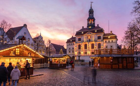 旧市街のクリスマスマーケット　ドイツのクリスマスの風景　ドイツの風景
