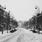 雪のハールレムの町並み　冬のオランダの風景