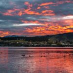 ワナカ湖の夕暮れ　ニュージーランドの風景