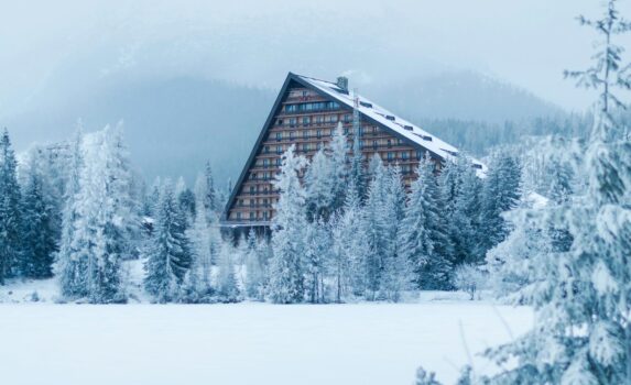 シュトルブスケ・プレソ　ヴィソケー・タトリ山脈の雪の風景　冬のスロヴァキアの風景