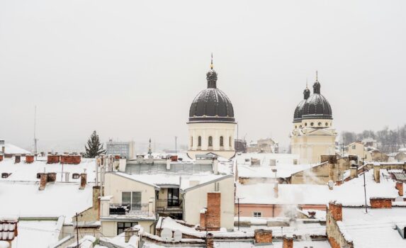 冬のリヴィウの雪景色　冬のウクライナの風景