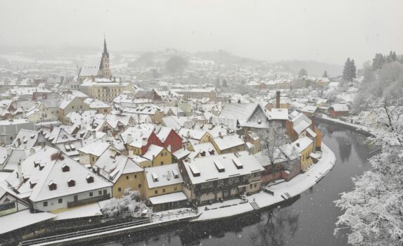 冬のチェスキー クルムロフ　雪のチェコの風景