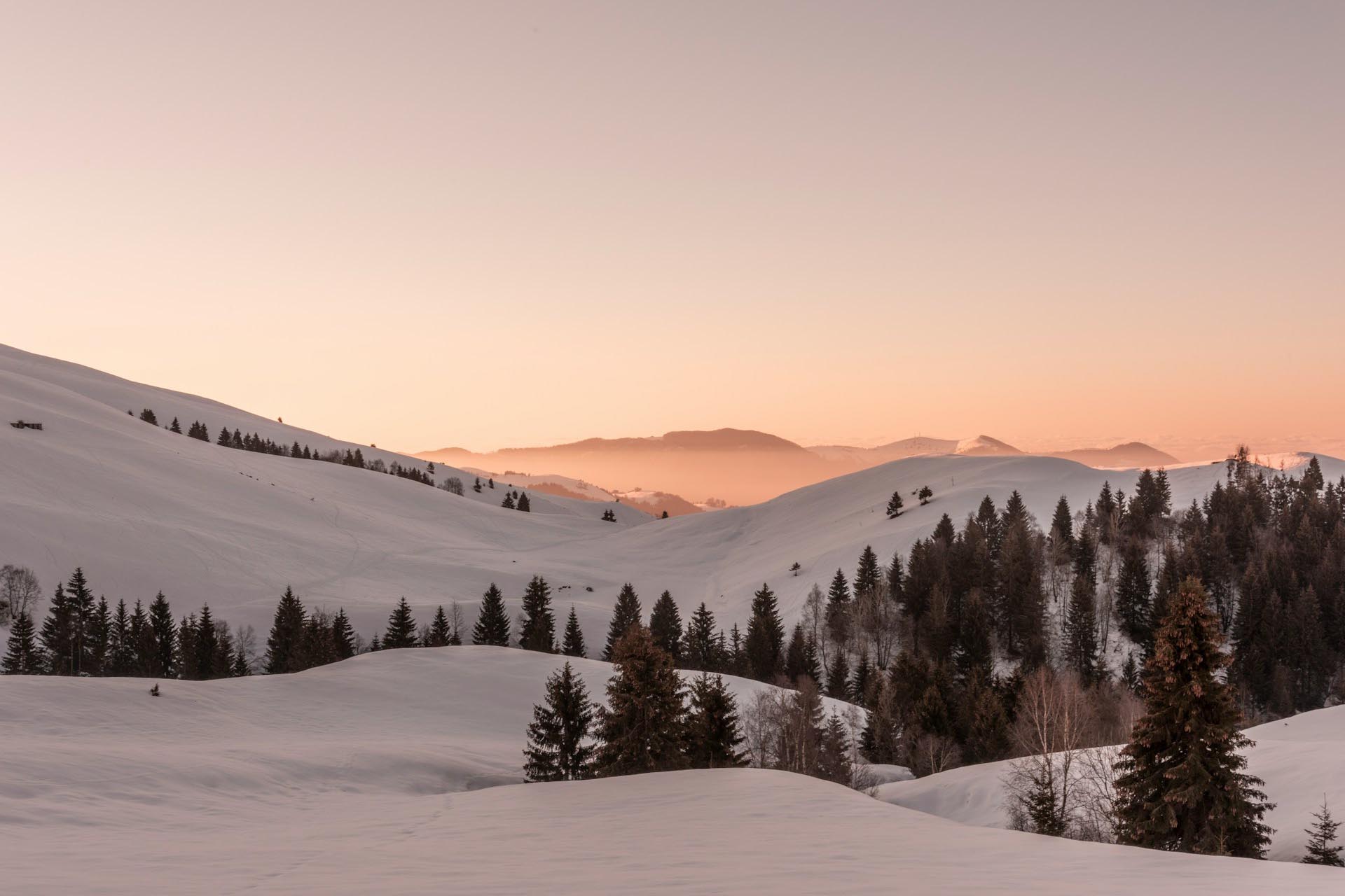 雪のモンテ・ファルノの絶景　イタリアの冬の風景