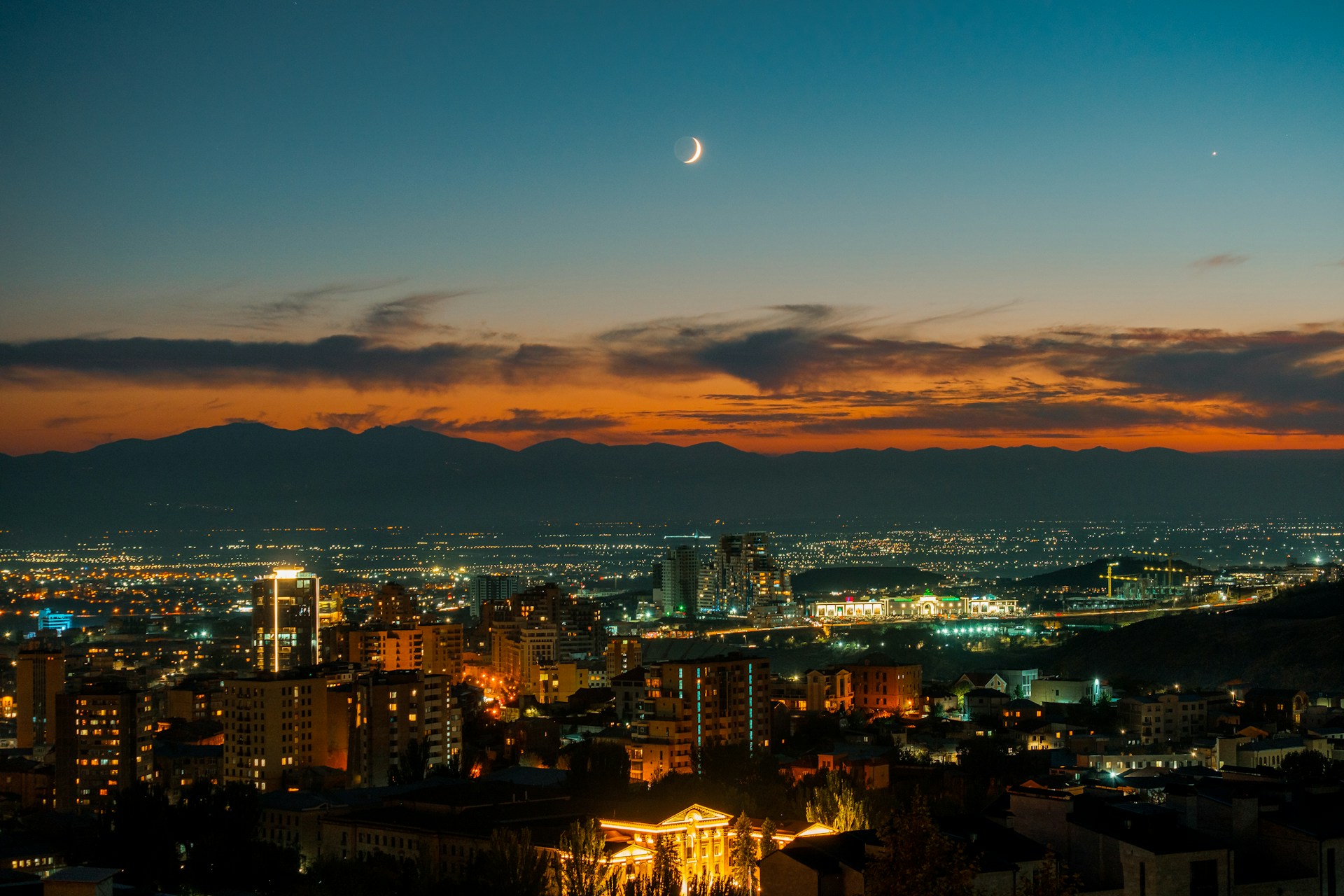 夕暮れのエレバンの風景　アルメニアの風景