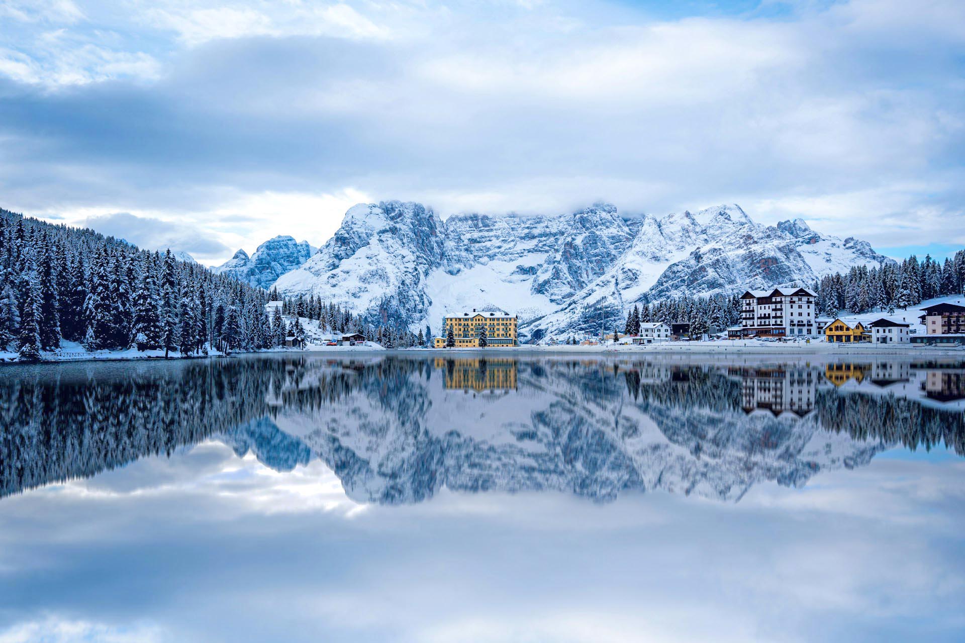ミズリーナ湖　イタリアの風景