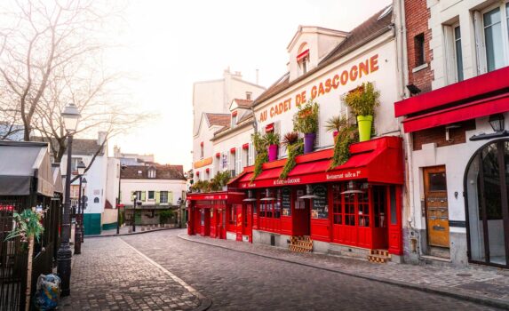 モンマルトルの街角　パリの風景　フランスの風景