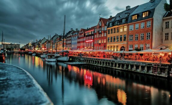 夕暮れのニューハウン　コペンハーゲンの風景　デンマークの風景