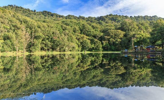 セルバネグラ湖　ニカラグアの風景