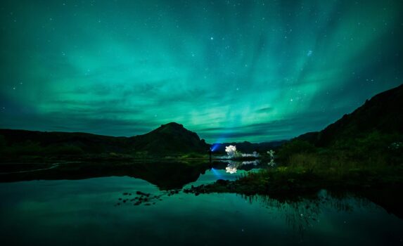 夜のスタックホルツギャウ渓谷　オーロラの風景　アイスランドの風景