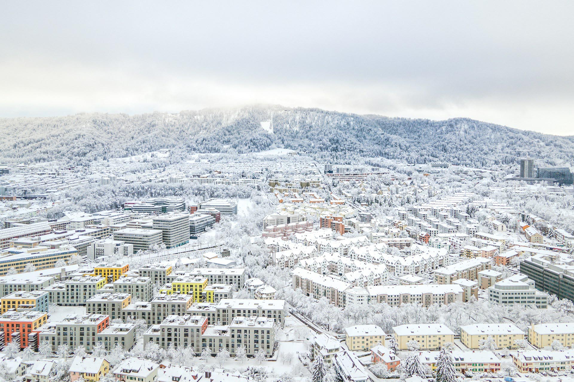 雪のチューリッヒ　スイスの風景