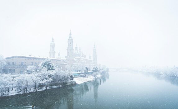 雪のサラゴサ　冬のスペインの風景