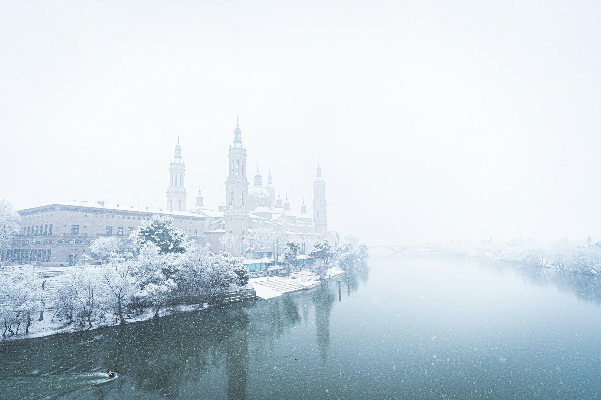 雪のサラゴサ　冬のスペインの風景