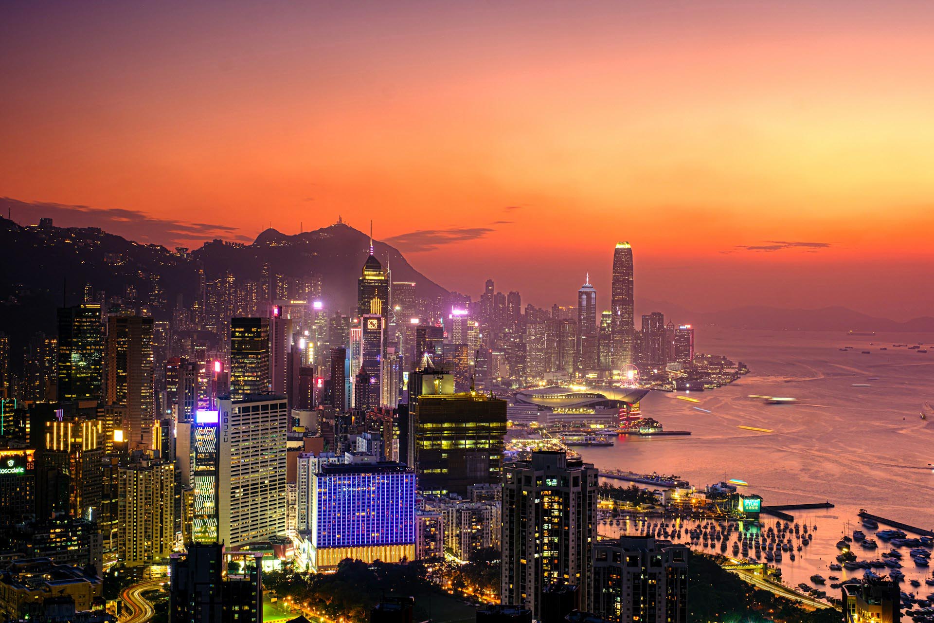 夕暮のビクトリア・ハーバー　香港の風景