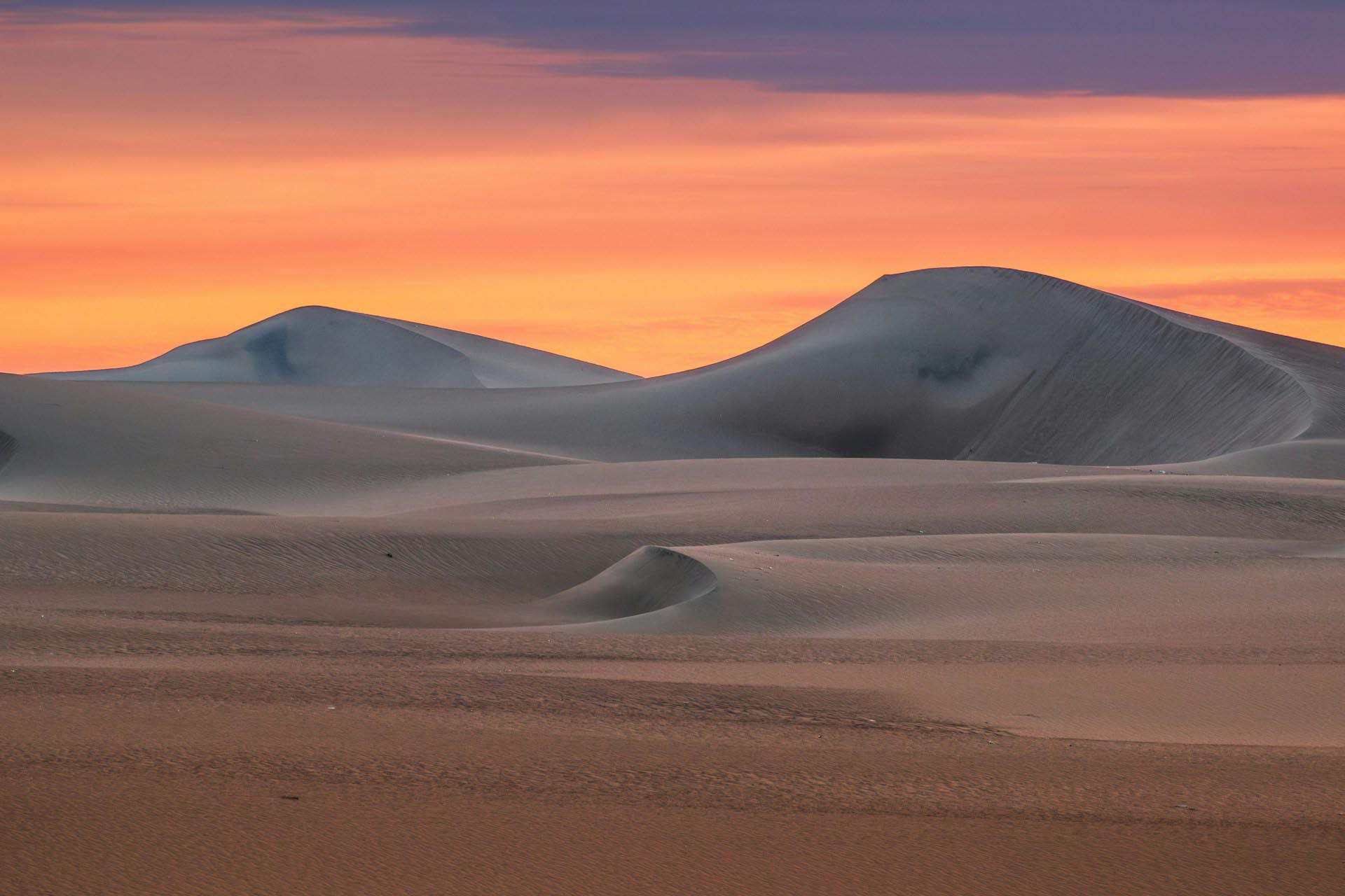 ワカチナの夕暮れ　ペルーの風景