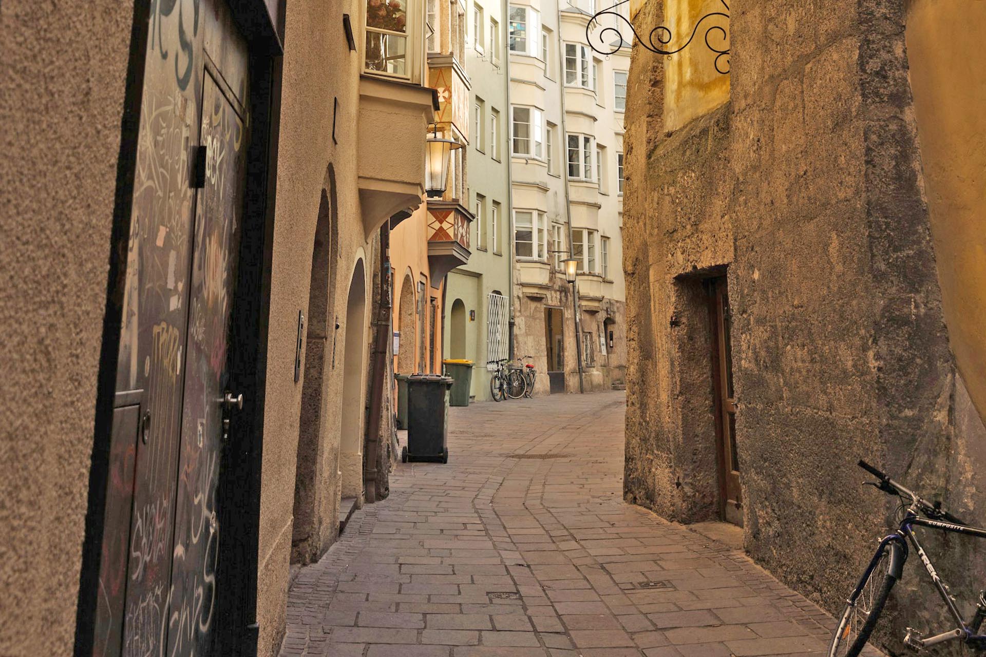 インスブルックの路地　オーストリアの風景