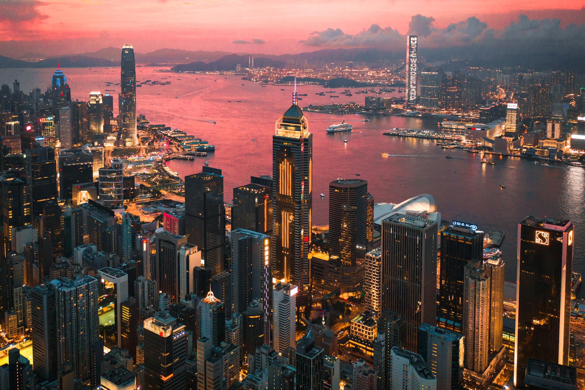 薄明のビクトリア・ハーバー　香港の風景