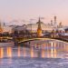 冬の朝のクレムリンとモスクワ川　ロシアの風景