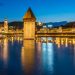 夜のカペル橋　スイスの風景