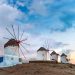 ミコノス島の伝統的な風車ある風景　「風の島」の日の出の風景　ギリシャの風景
